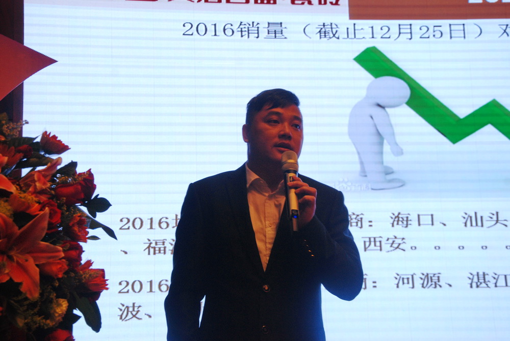 公司副總經(jīng)理兼營銷中心總經(jīng)理邱隆煌.JPG